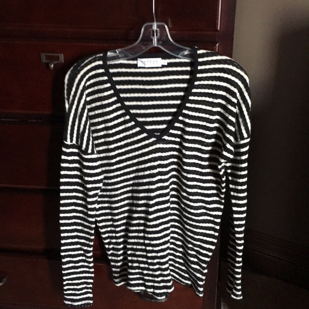 Velvet by Graham & Spencer sweater size S
